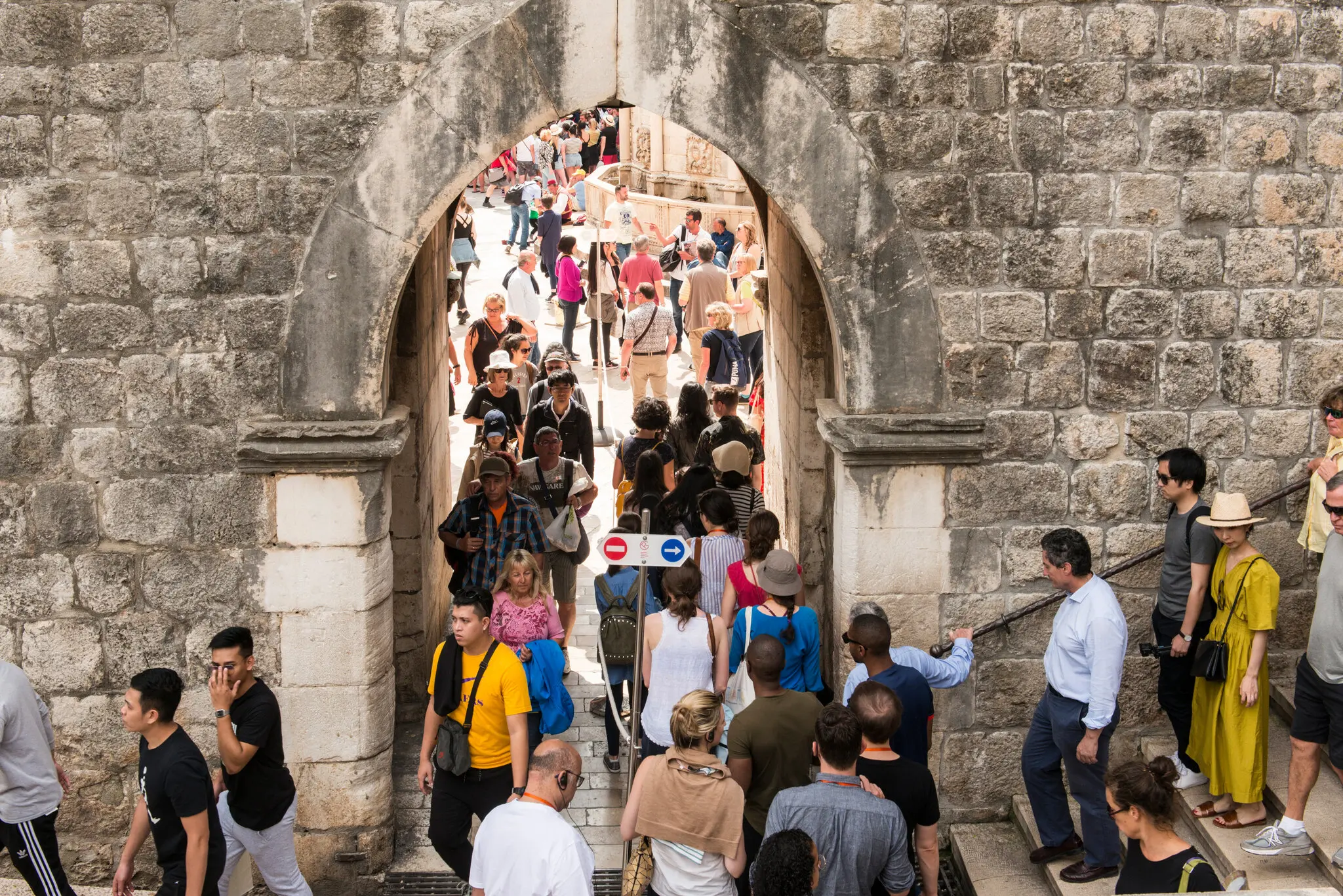 Дубровник, Хорватія, нещодавно випередив Венецію як місто з найбільшою кількістю туристів у Європі, згідно зі звітом, опублікованим Holidu, онлайн-агенцією з оренди будинків для відпочинку